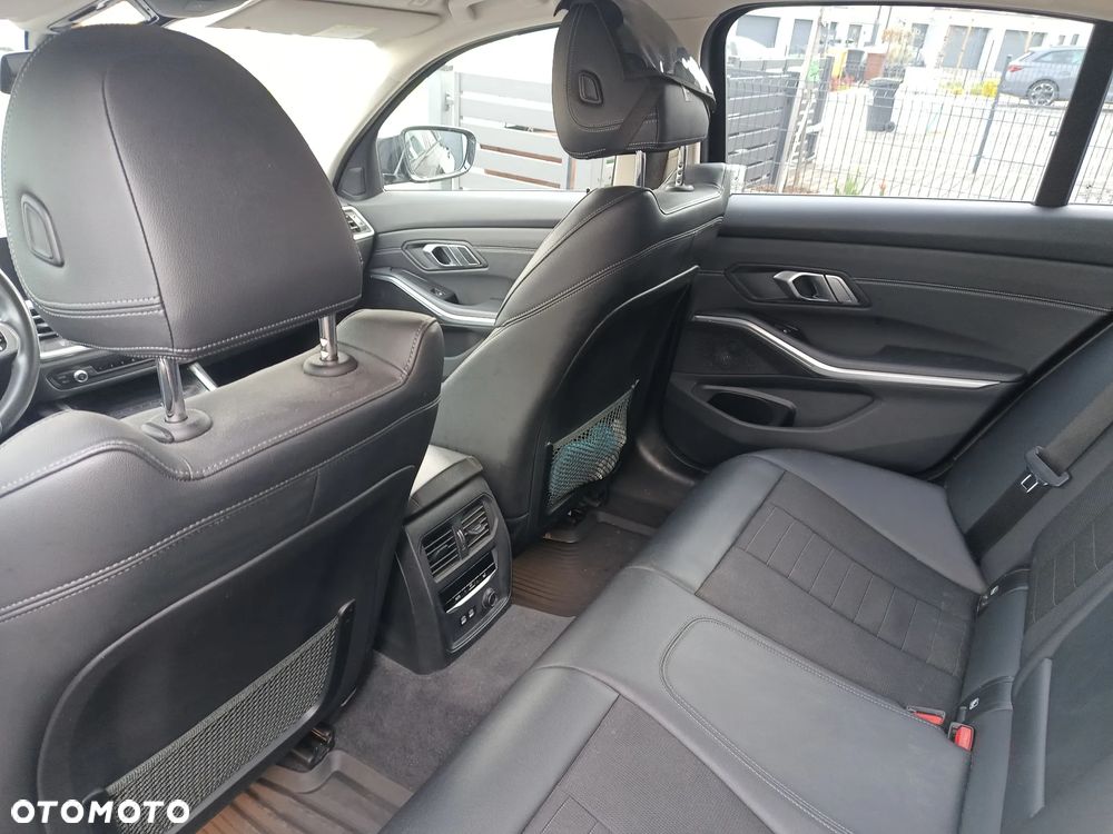 BMW Seria 3 320i Sport Line - 15