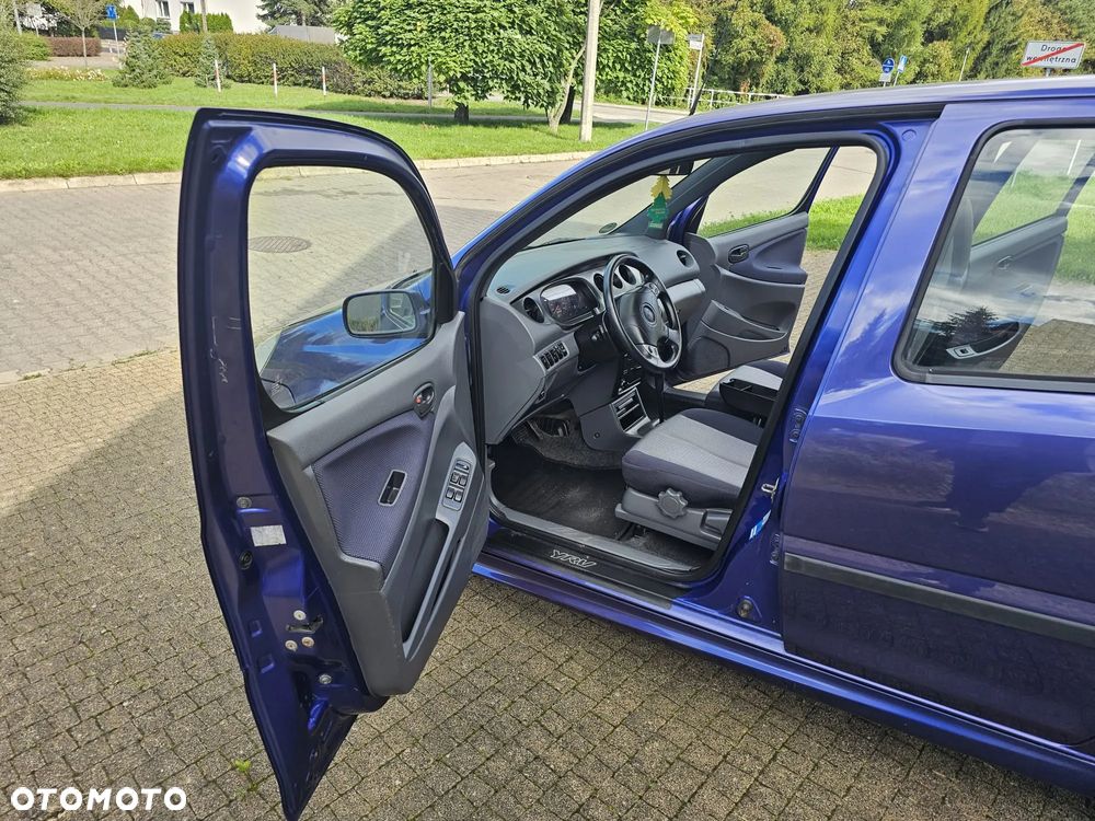 Daihatsu Sirion - 9