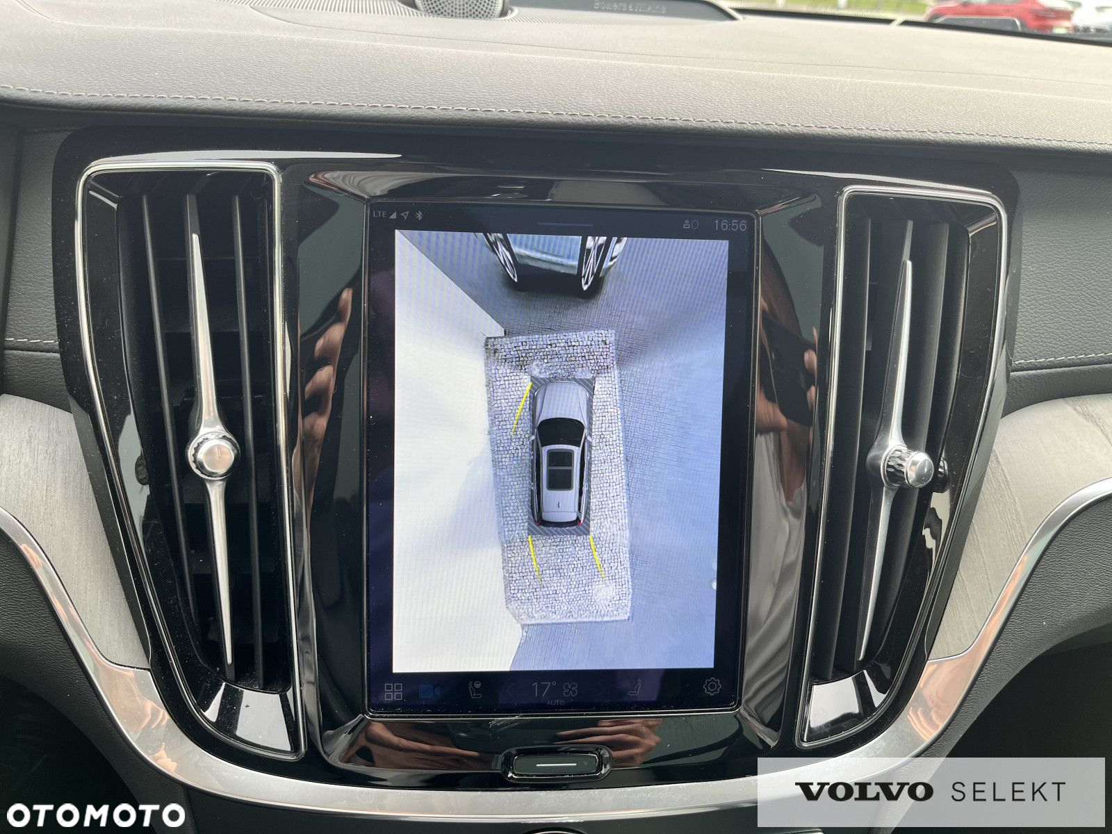 Volvo V60 Cross Country - 18