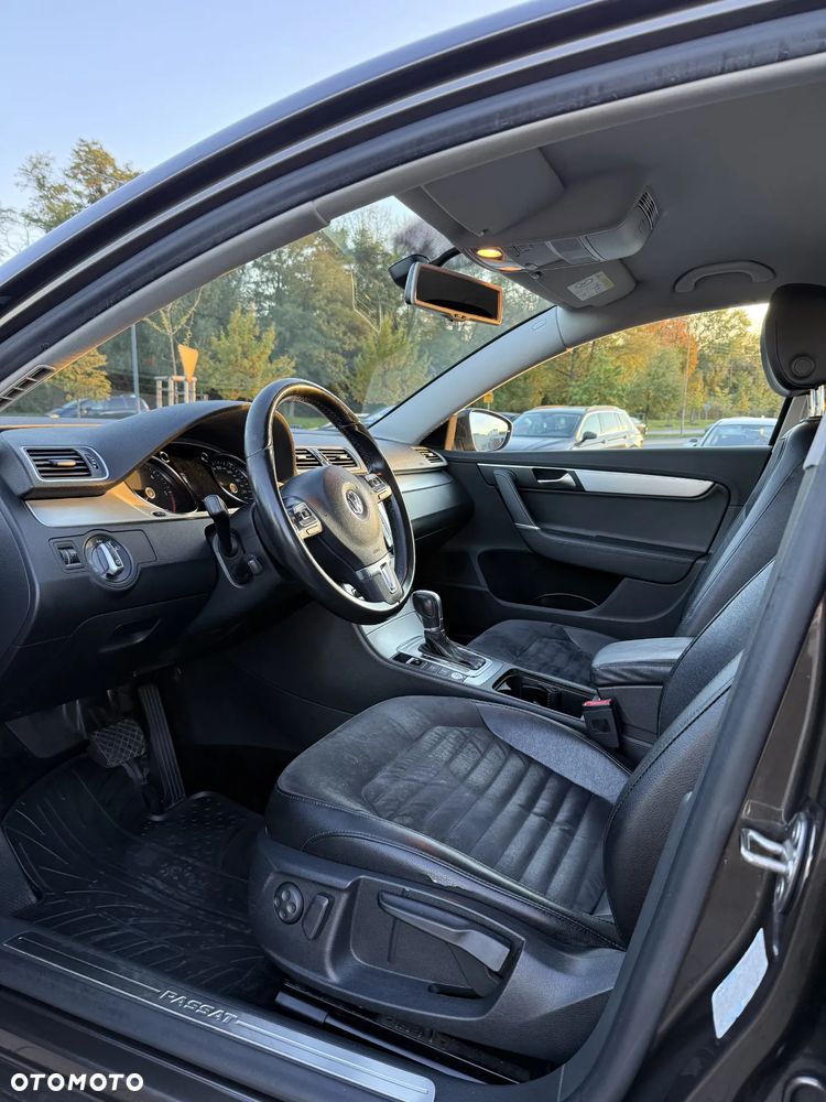Volkswagen Passat 2.0 TDI Highline R-Style DSG - 15