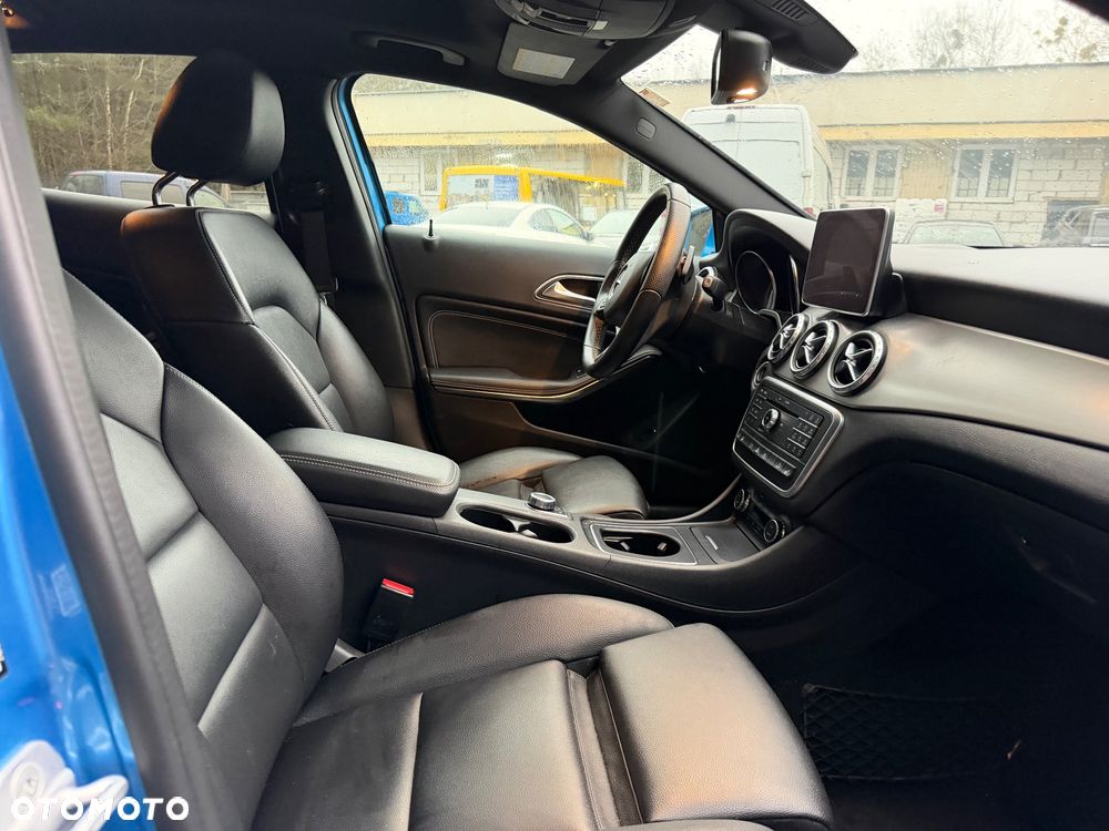 Mercedes-Benz GLA 250 7G-DCT AMG Line - 12