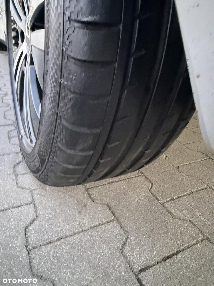 Mercedes-Benz Klasa E 220 CDI DPF BlueEFFICIENCY 7G-TRONIC Avantgarde - 29