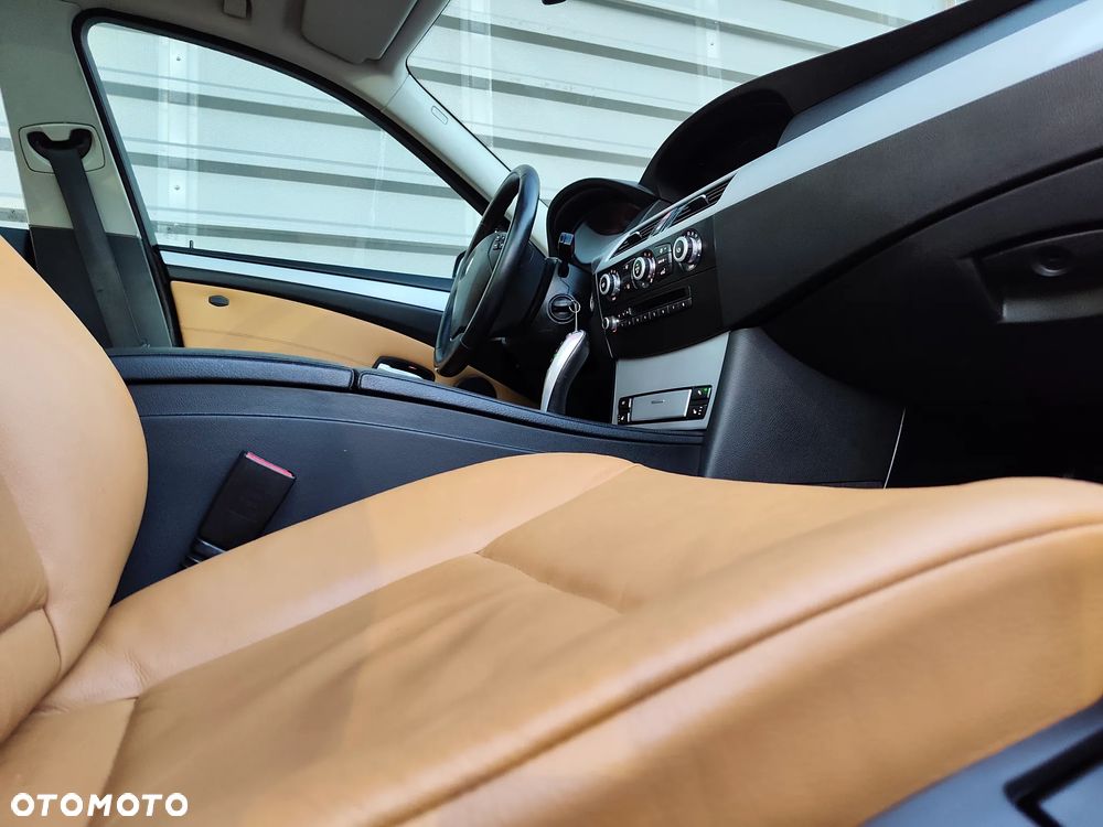 BMW Seria 5 523i Edition Exclusive - 36
