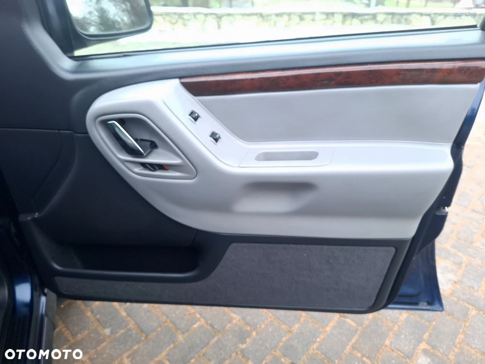 Jeep Grand Cherokee - 28