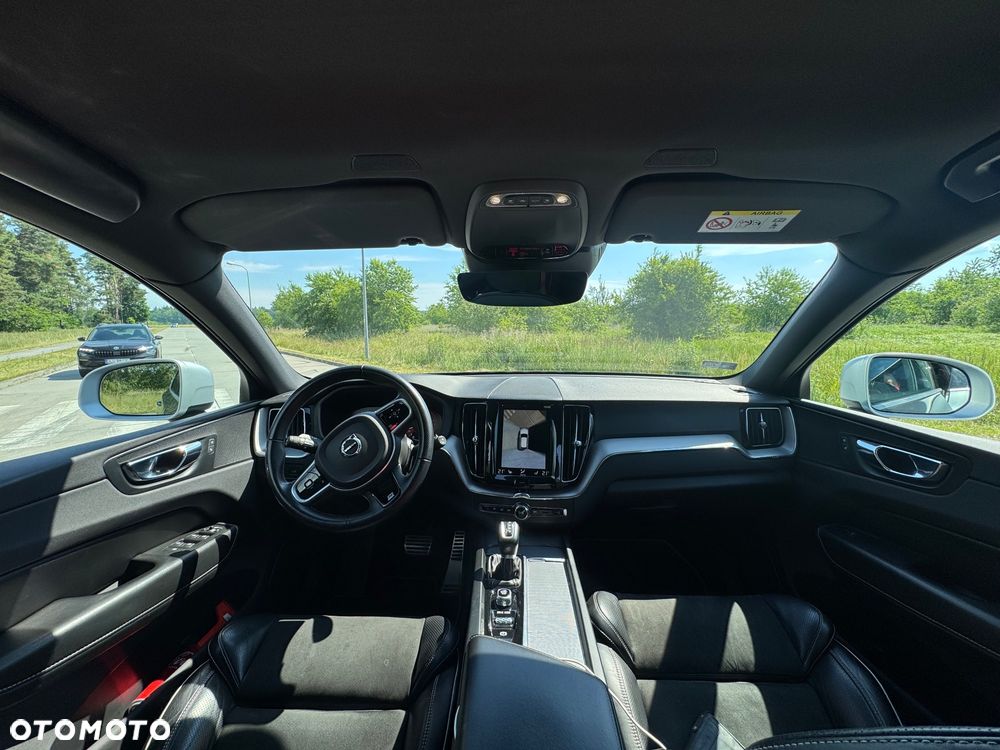 Volvo XC 60 T5 AWD R-Design - 4