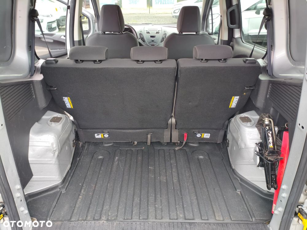 Ford Transit Courier - 27