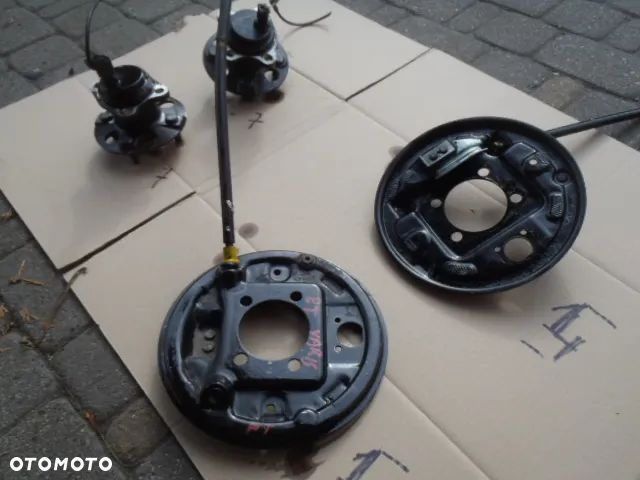 bęben szczęki cylinderek rozpierak hamulec tylny osłona tarcza kotwiczna kostka abs z zawieszenie tył toyota yaris II III 2 3 jak nowe - 35