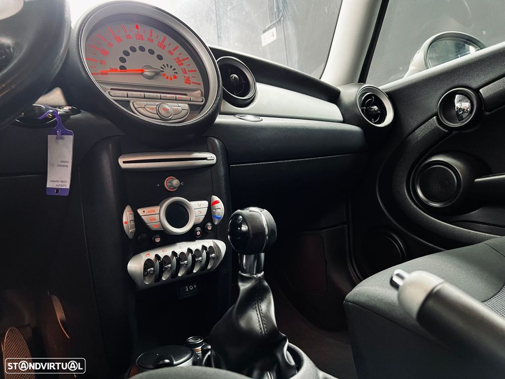 MINI 3 Portas Cooper D - 19