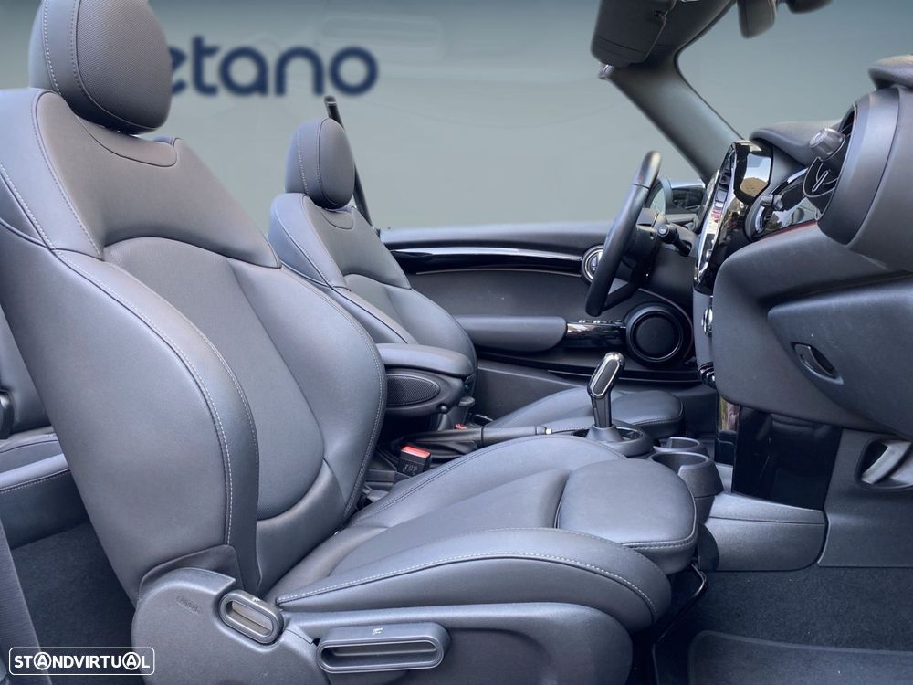 MINI Cabrio Cooper Premium Classic Auto - 15