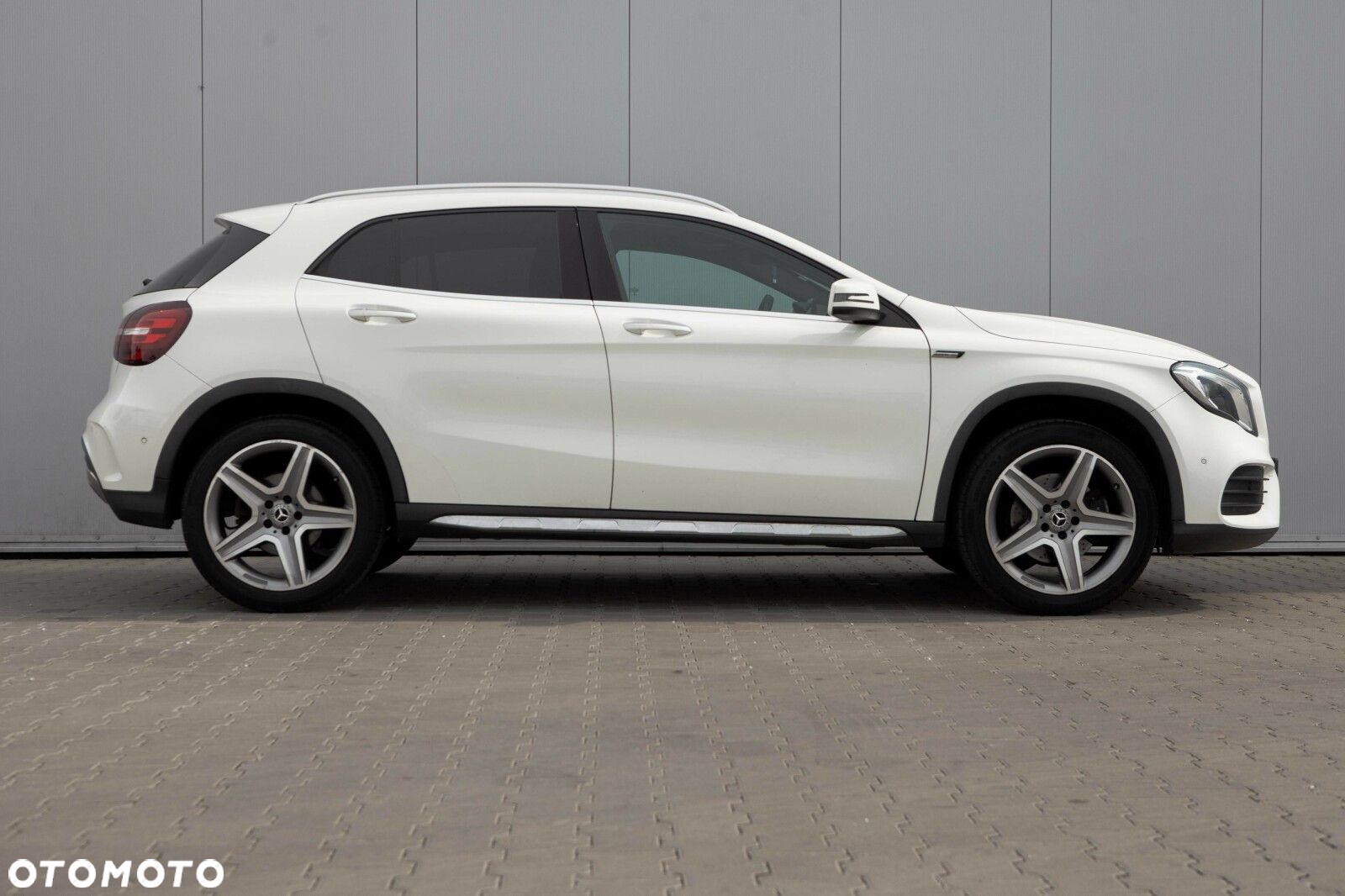 Mercedes-Benz GLA 220 4-Matic AMG Line - 11