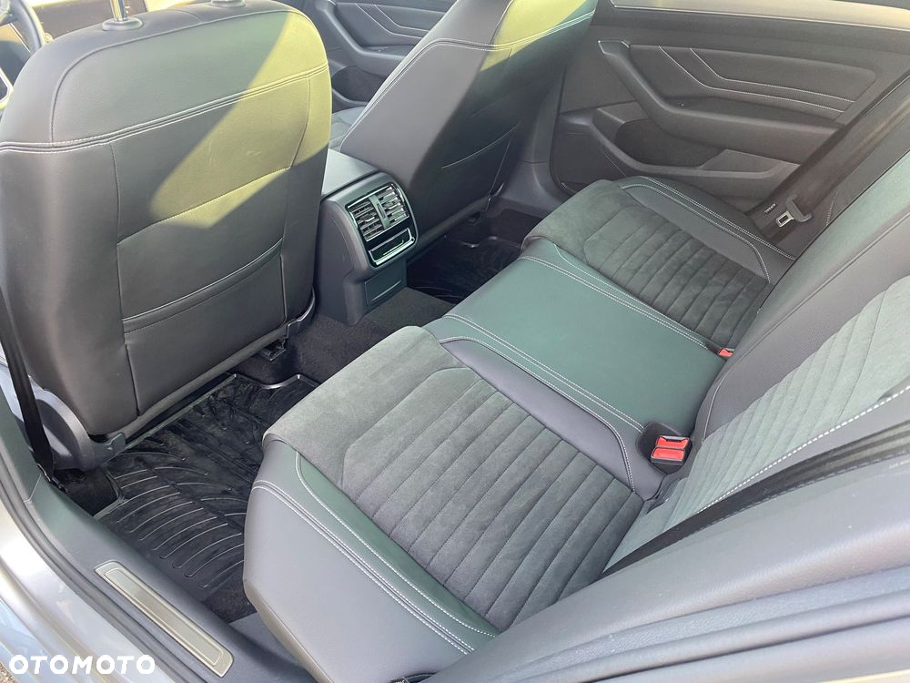 Volkswagen Passat 2.0 TDI SCR Elegance DSG - 12