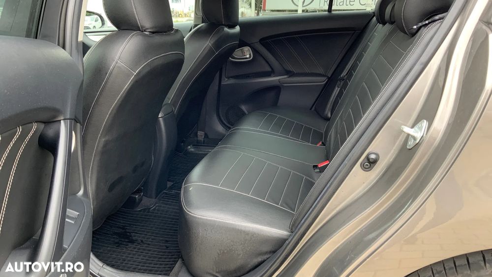 Toyota Avensis 1.8 Comfort - 17