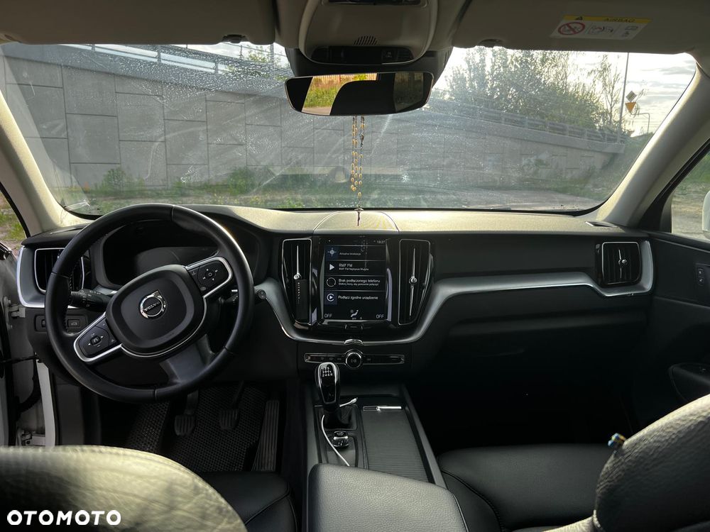 Volvo XC 60 D4 Momentum - 9