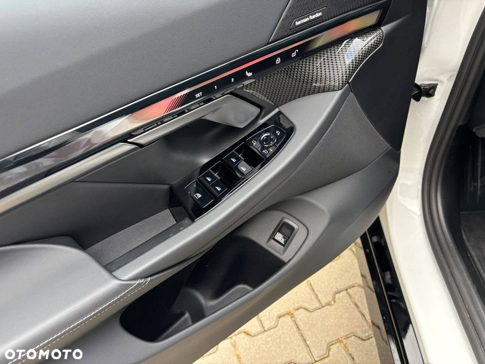 BMW Seria 5 520d xDrive mHEV M Sport - 23