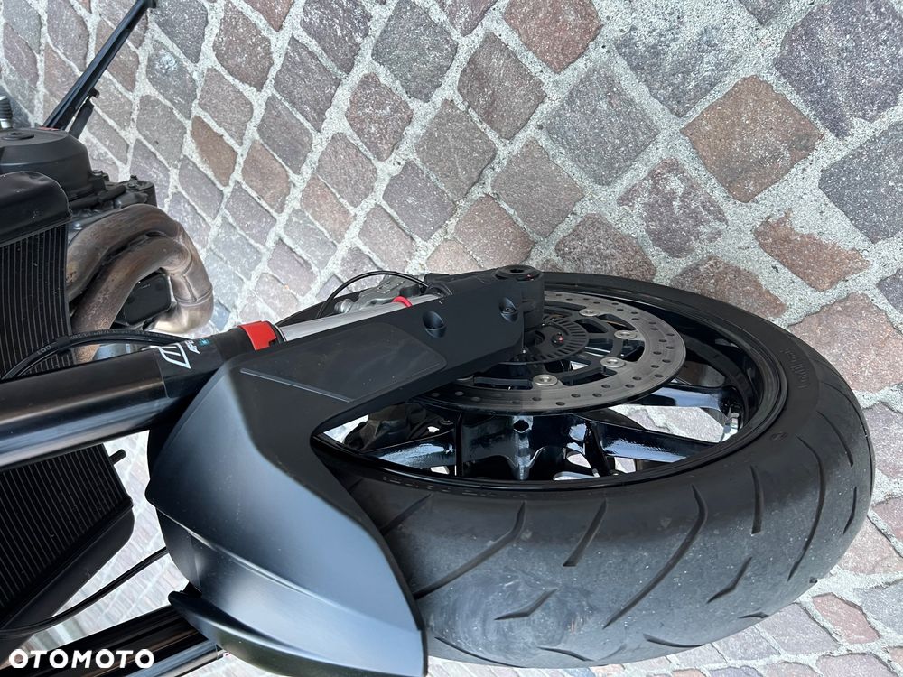 KTM DUKE 890 - 26