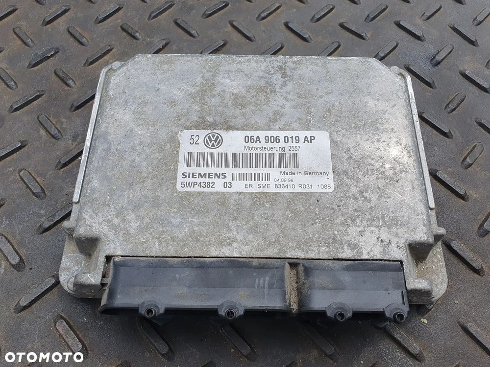 VW GOLF IV 1.6 SR ECU KOMPUTER STEROWNIK SILNIKA 06A906019AP SIEMENS - 1