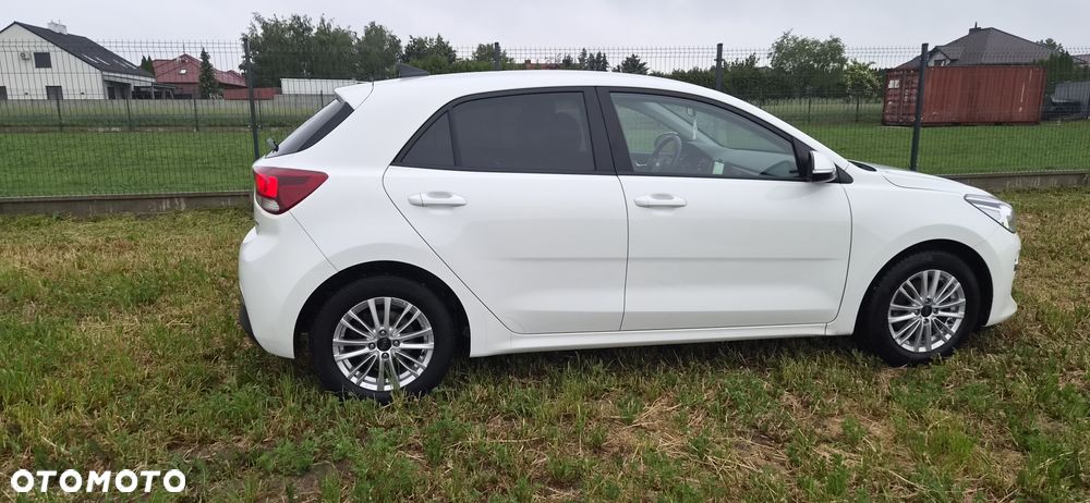 Kia Rio - 4