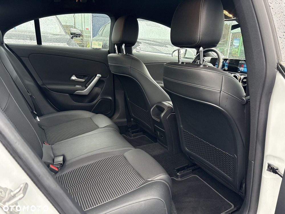 Mercedes-Benz CLA 200 7G-DCT - 29