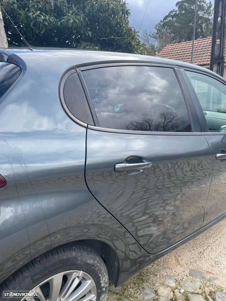 Peugeot 208 1.2 PureTech Style - 15