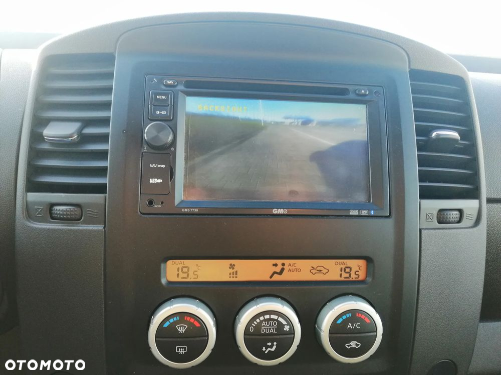 Nissan Navara 2.5 D LE - 8
