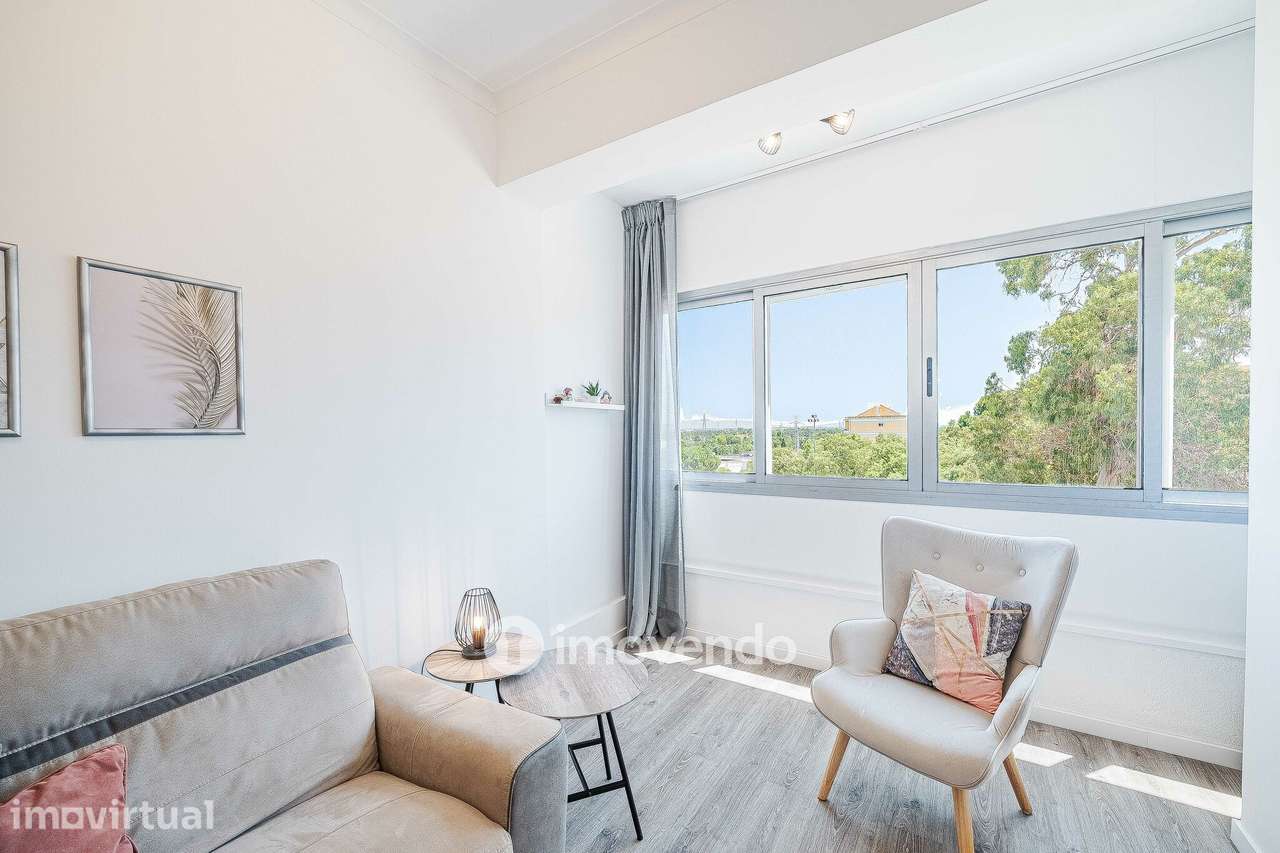 Apartamento T2 totalmente remodelado, nos Foros da Amora - Grande imagem: 5/41