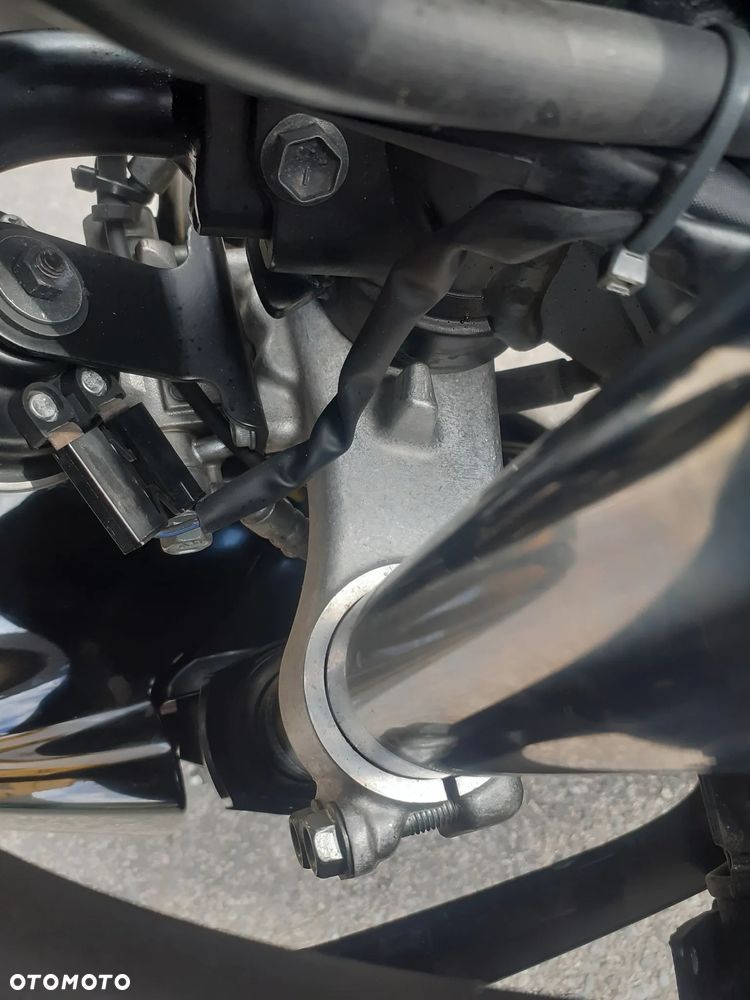Suzuki GSX - 24