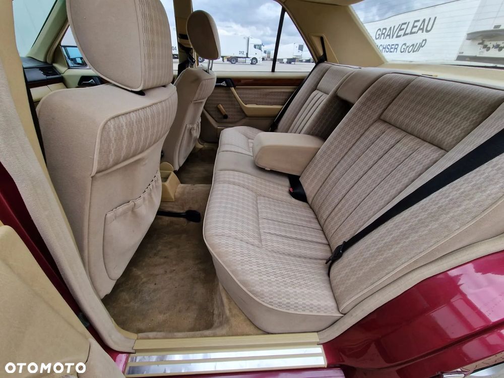 Mercedes-Benz W124 (1984-1993) - 12