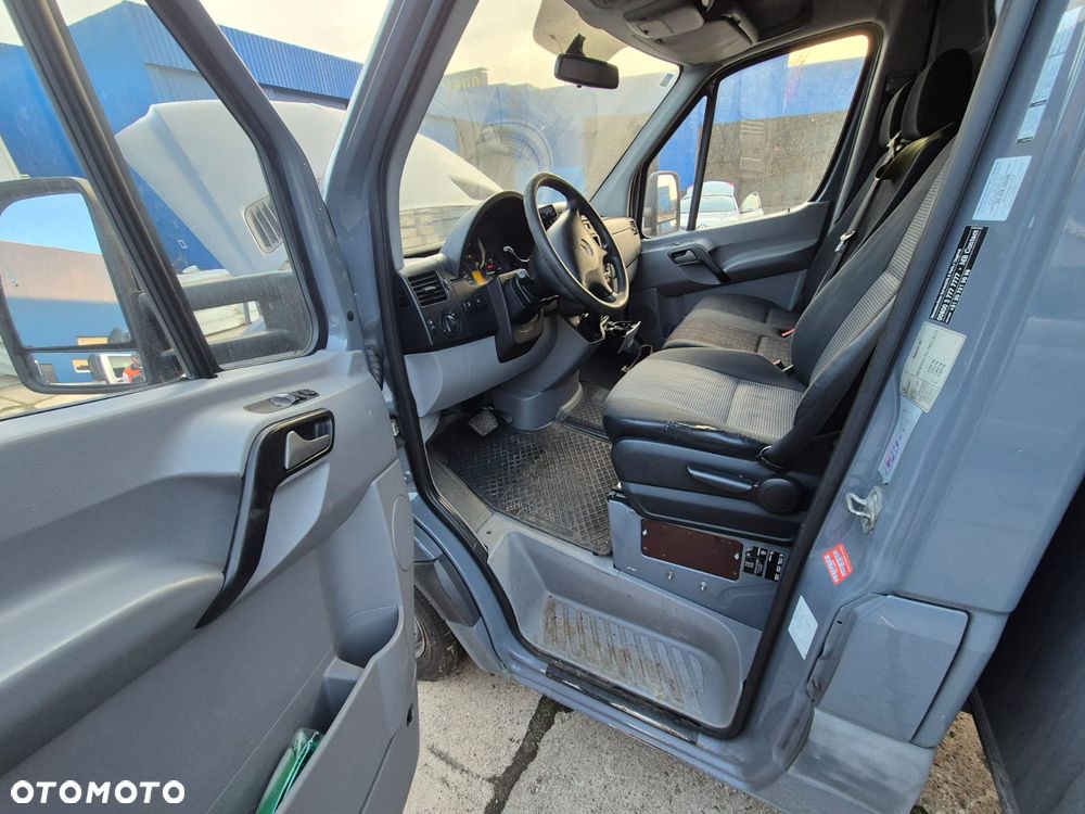 Mercedes-Benz Sprinter - 11