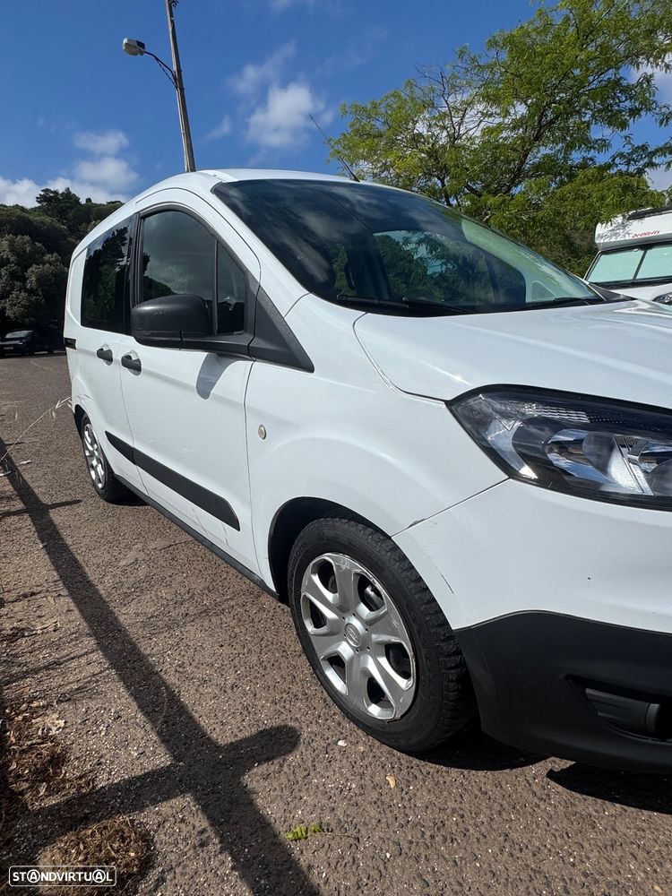 Ford Courier - 18