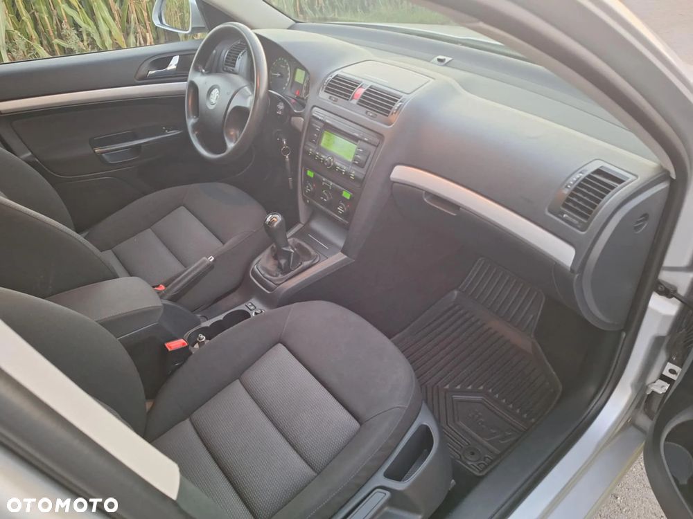 Skoda Octavia 1.6 Elegance - 6