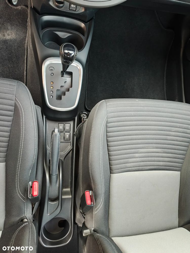 Toyota Yaris Hybrid 100 Premium - 19