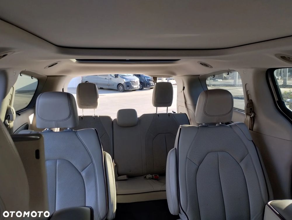 Chrysler Pacifica - 11