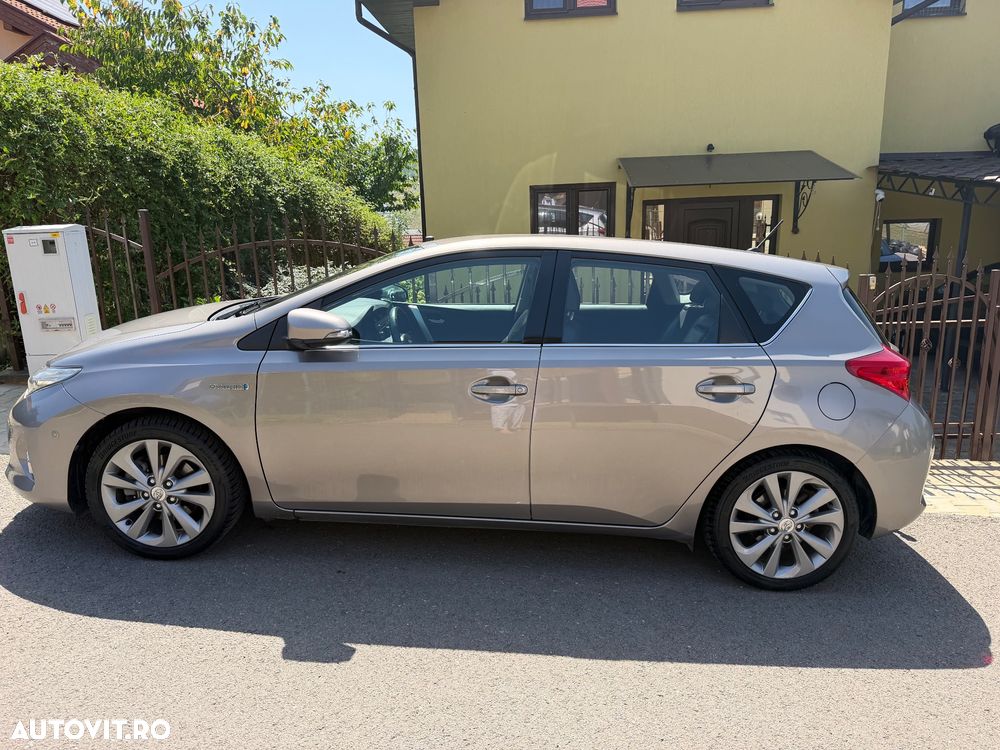 Toyota Auris 1.8 L VVT-i HSD Sol - 1