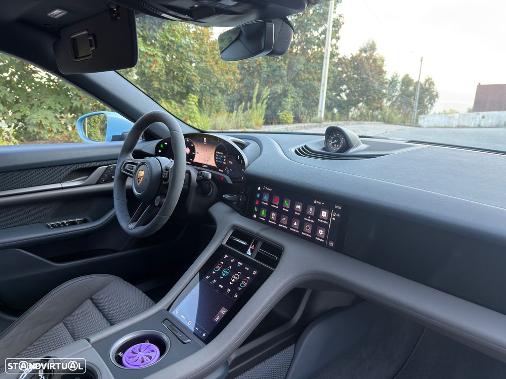 Porsche Taycan Cross Turismo 4 - 27