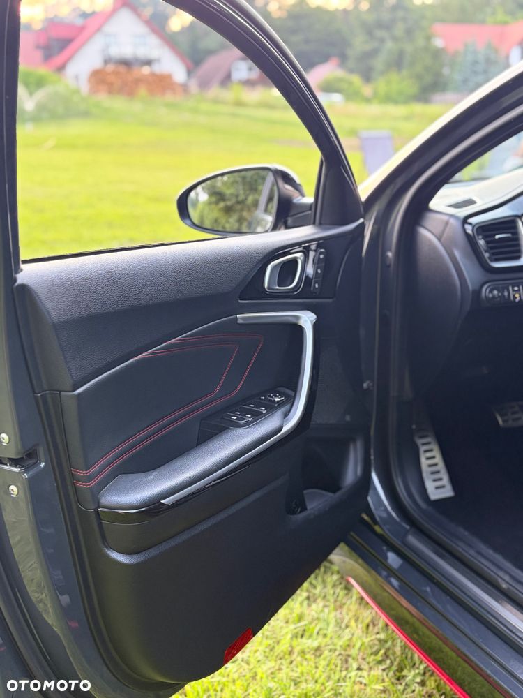 Kia ProCeed 1.6 T-GDI GT DCT - 13