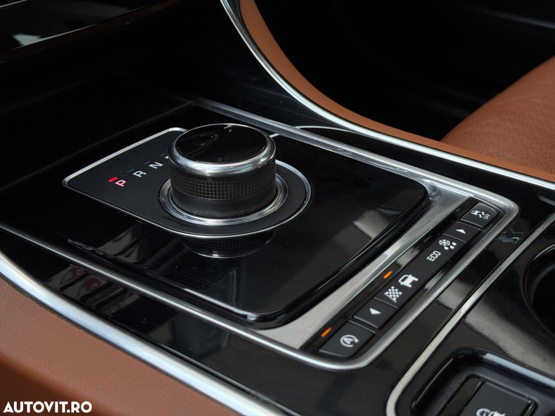 Jaguar XE 20d Aut. Portfolio - 10