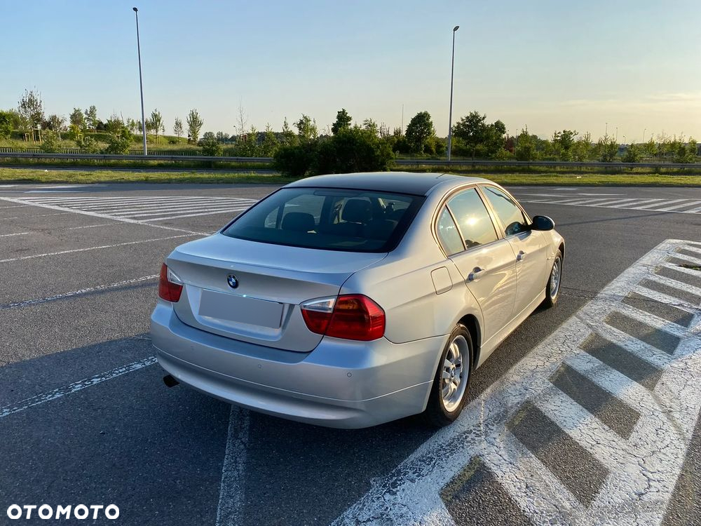 BMW Seria 3 318i - 4