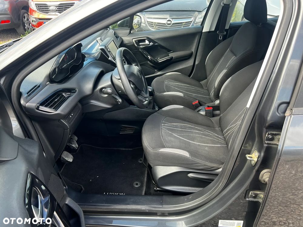 Peugeot 208 - 14