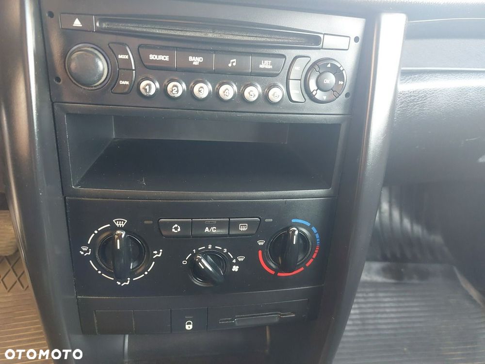 Peugeot 207 - 17