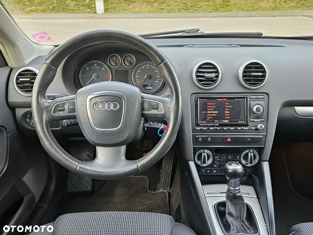 Audi A3 Sportback 2.0 TDI DPF quattro Attraction - 19