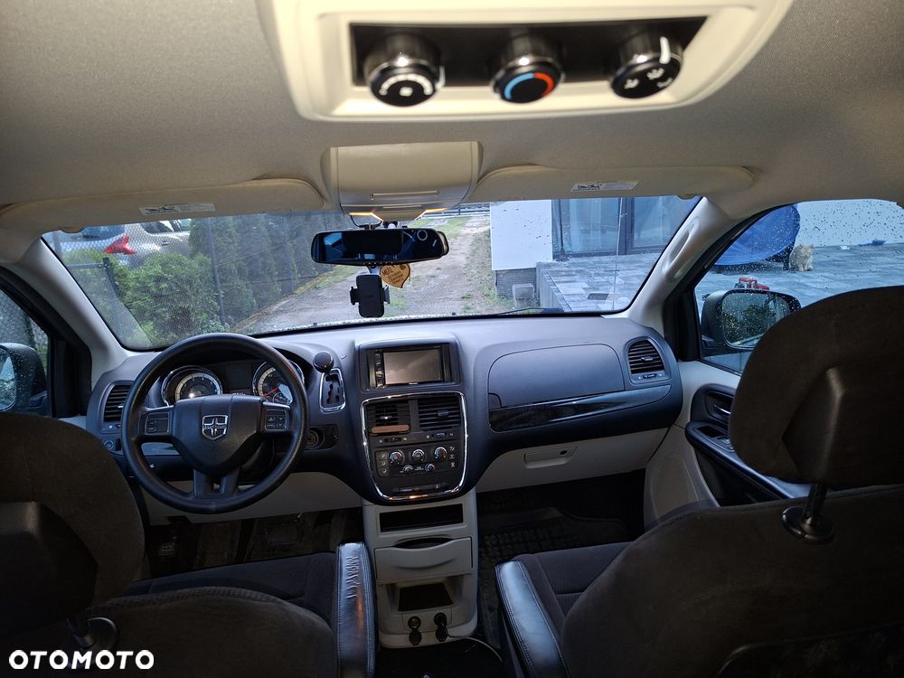 Dodge Caravan - 6
