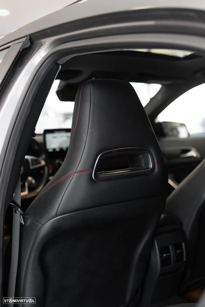 Mercedes-Benz A 45 AMG 4Matic Speedshift 7G-DCT - 32