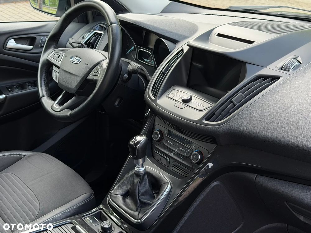 Ford Kuga 2.0 TDCi FWD Titanium - 29