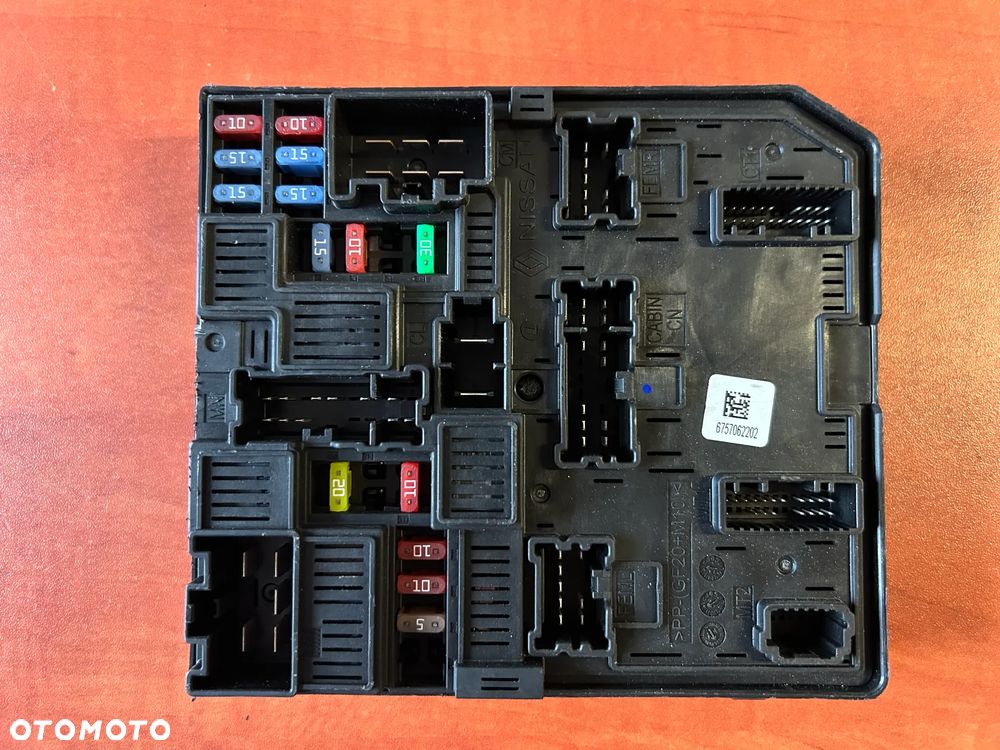 SKRZYNKA BEZPIECZNIKÓW MODUŁ BCM NISSAN X-TRAIL 284B74CE0A NA - 1