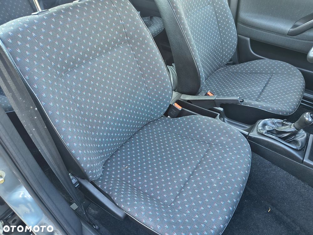 Volkswagen Passat 1.8 CL - 8
