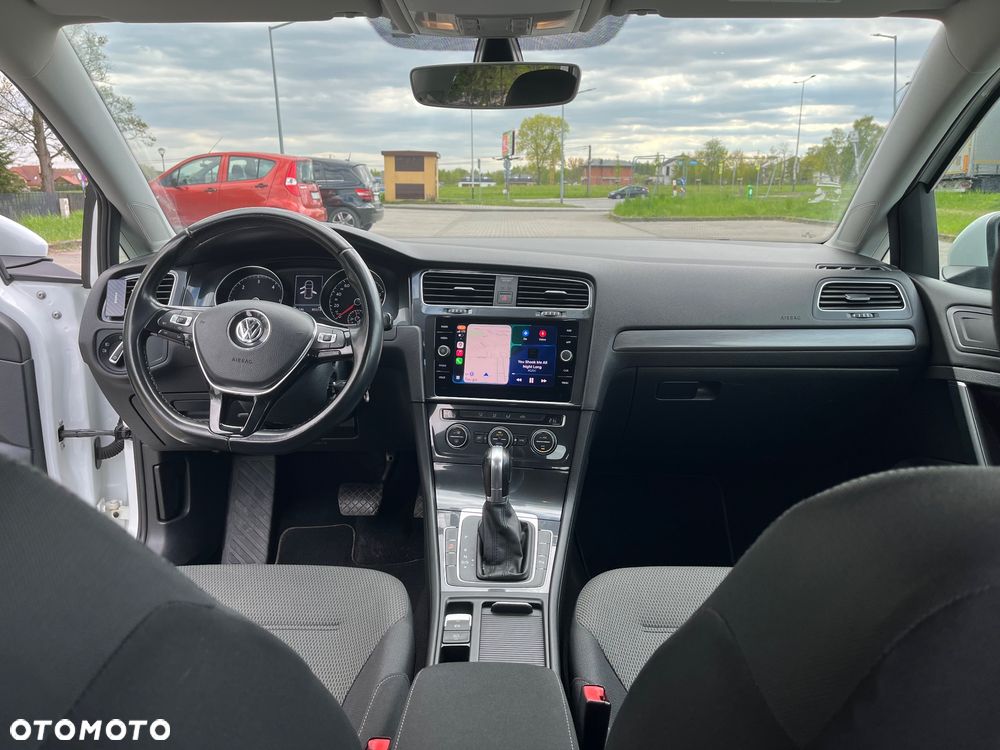 Volkswagen Golf - 10