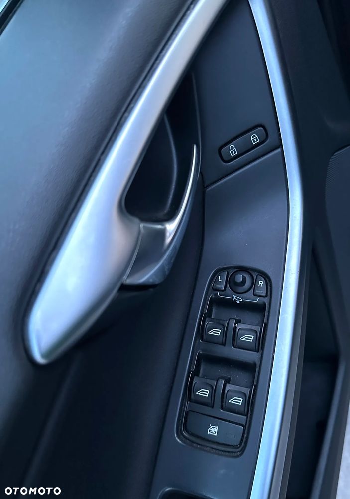 Volvo XC 60 D5 AWD Momentum - 19