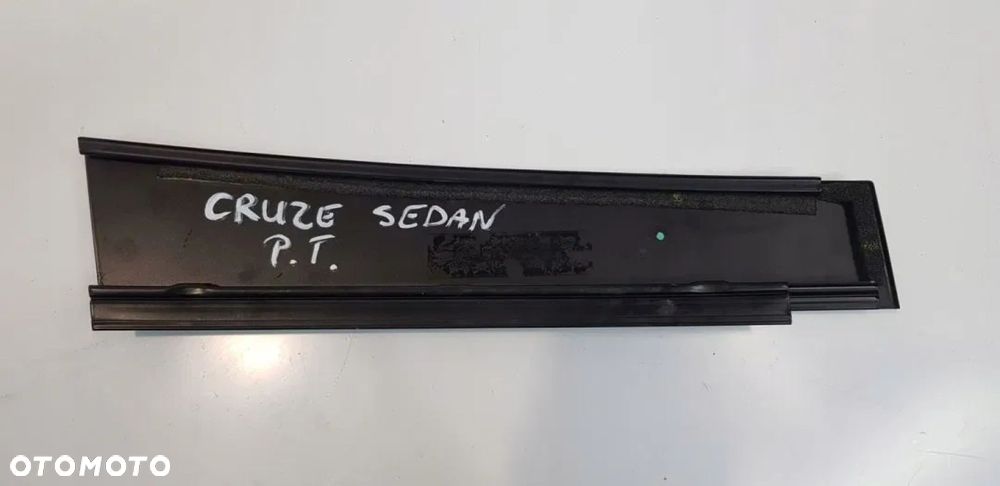 LISTWA RAMKA DRZWI PRAWY TYŁ CHEVROLET CRUZE - 3