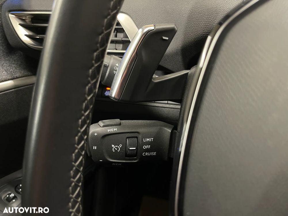 Peugeot 3008 Hybrid 225 e-EAT8 Allure Pack - 28