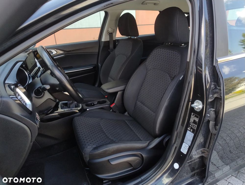 Kia Ceed ver-1-6-crdi-mhev-gt--line - 9